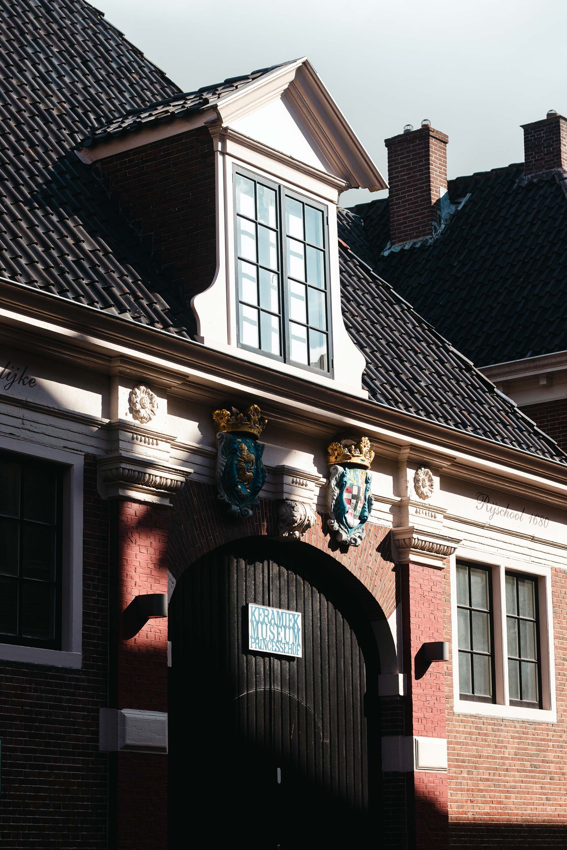 Zijaanzicht bijgebouw Keramiekmuseum Princessehof